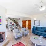 Villa Seafront Violetta *