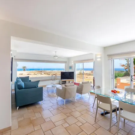 Villa Seafront Violetta