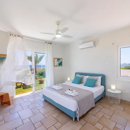 Seafront Violetta Villa *