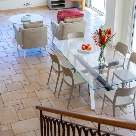 Seafront Violetta Villa *