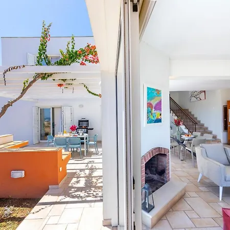 Villa Seafront Violetta *