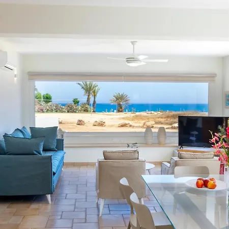 Seafront Violetta Villa *