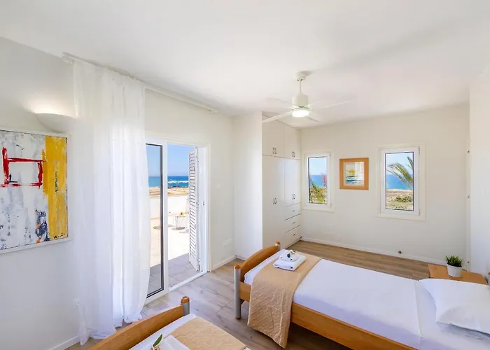 Seafront Violetta Вилла *