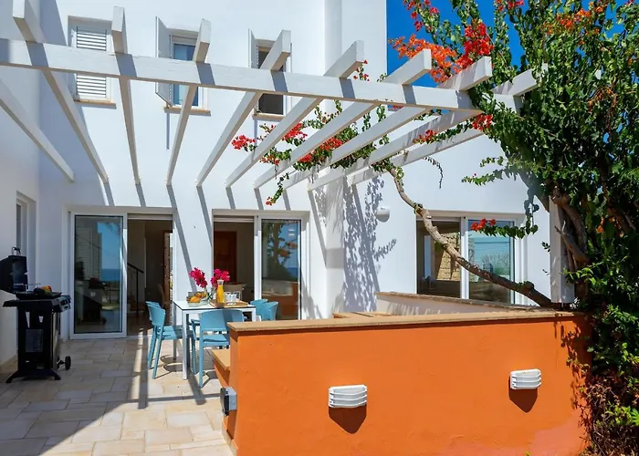 Seafront Violetta Вилла