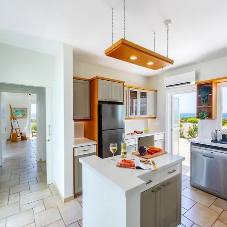 ヴィラ Seafront Violetta プロタラス