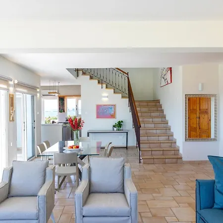 ヴィラ Seafront Violetta