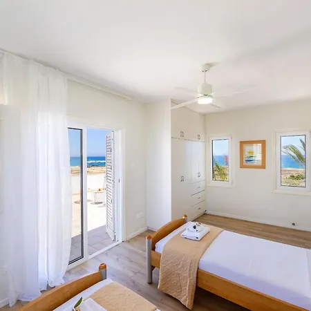 Seafront Violetta Villa *