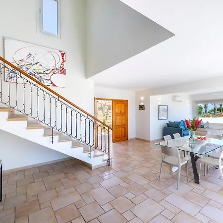 ヴィラ Seafront Violetta *