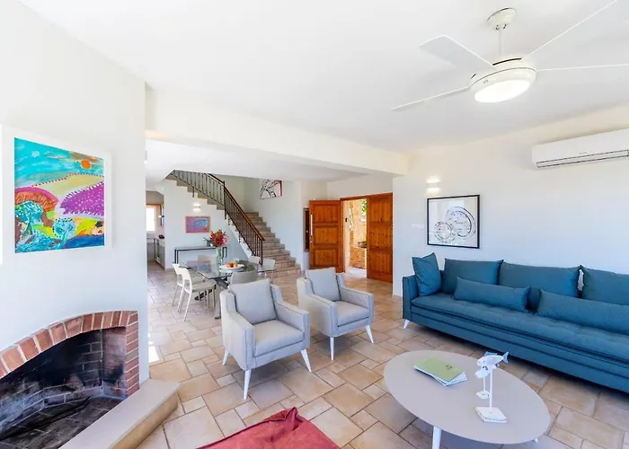 别墅 Seafront Violetta *