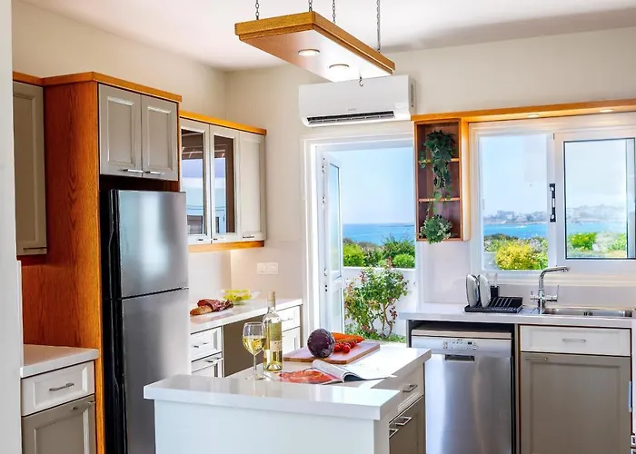 Seafront Violetta 别墅