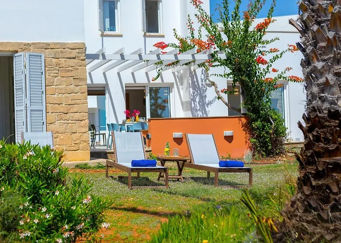 Seafront Violetta 别墅 *