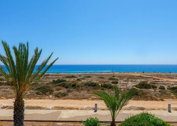 Seafront Violetta 别墅