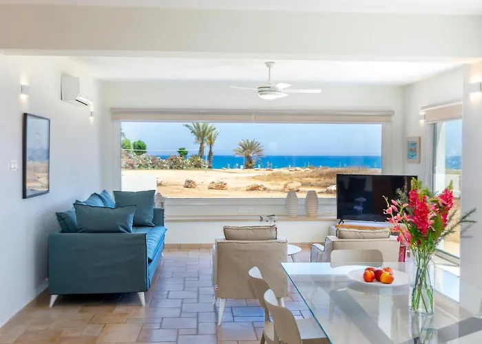 Seafront Violetta Villa *