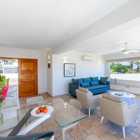 Villa Seafront Violetta *